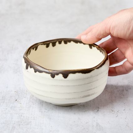 Cuenco para té matcha, diseño KINYU NAGASHI