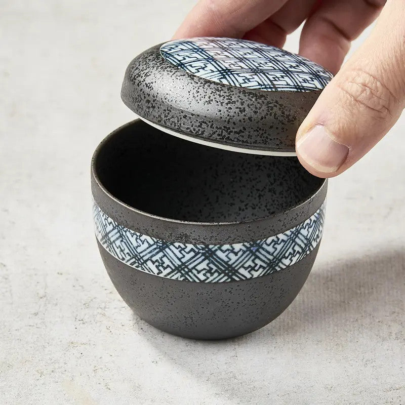 Chawanmushi bowl, black crystal pattern