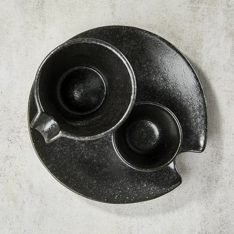 Individuelles Sake-Service Katakuchi 3-teilig, schwarz-silbernes Design