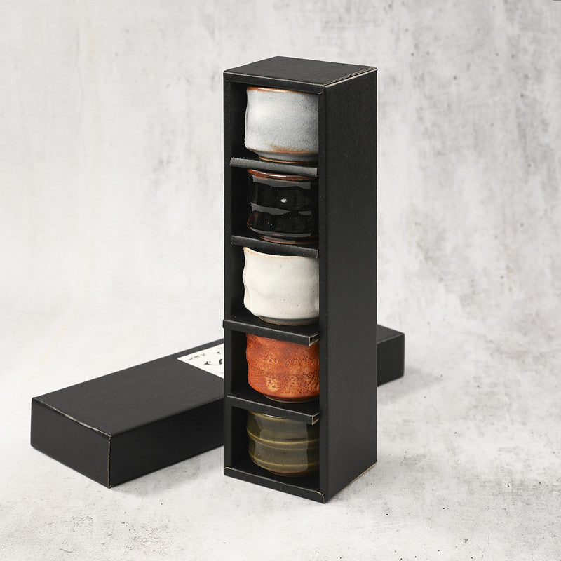 Geschenkset van 5 sakékopjes, bamboumotief