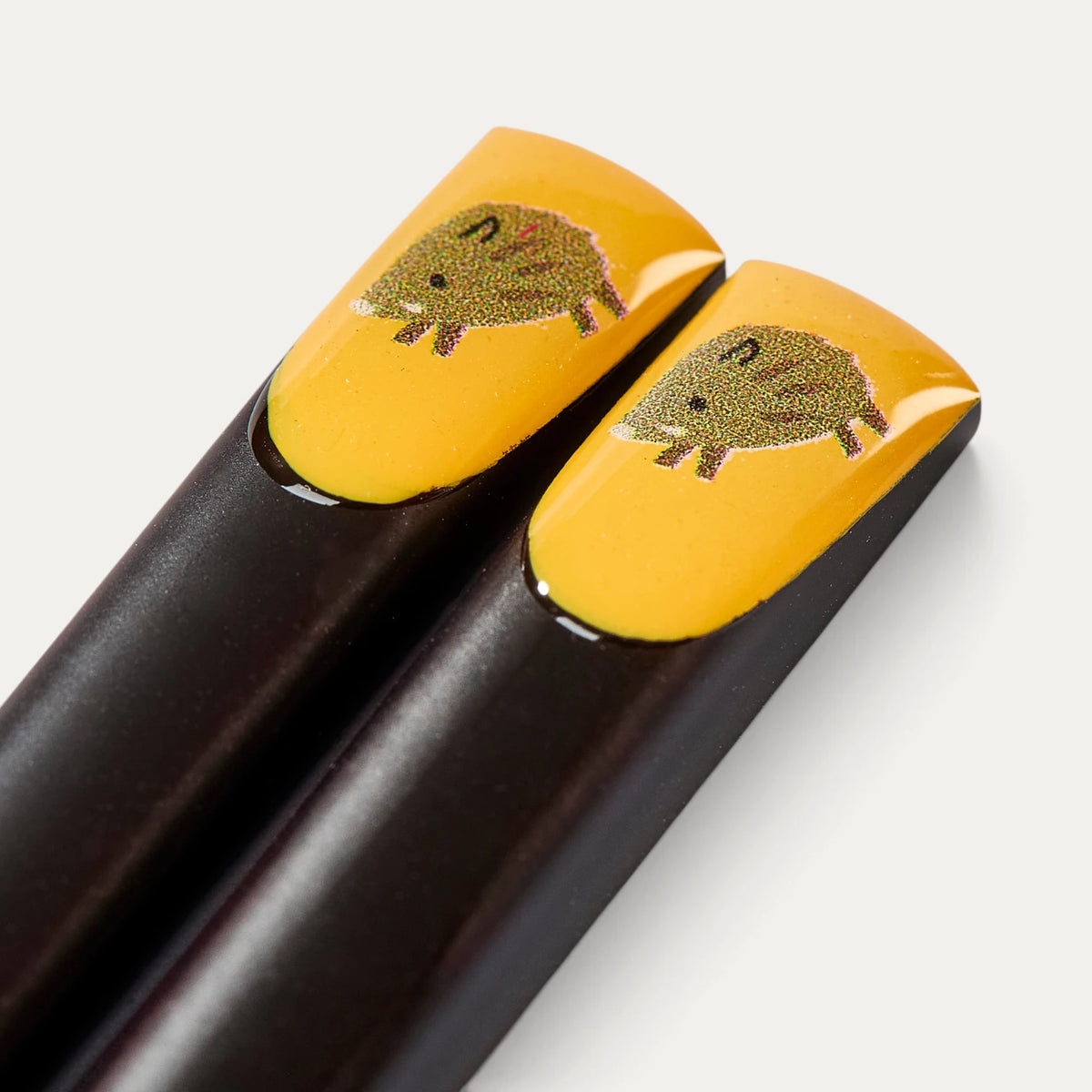 Paar Essstäbchen Tierkreiszeichen