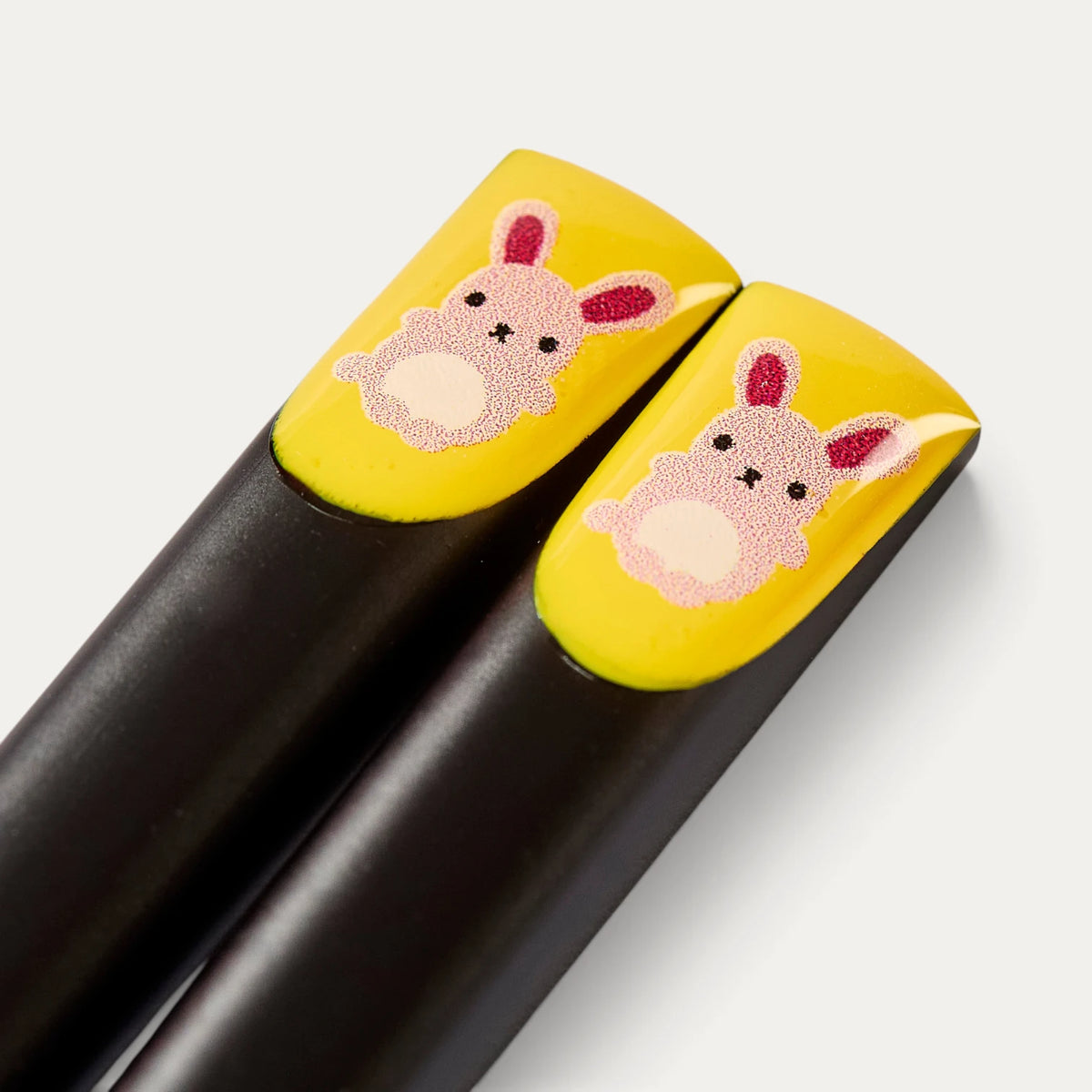 Paar Essstäbchen Tierkreiszeichen