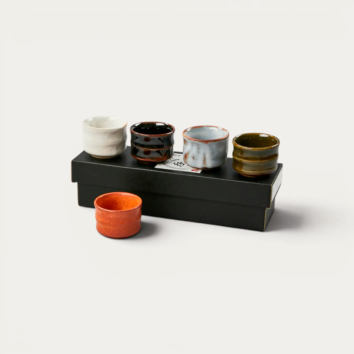 Geschenkset van 5 sake-kommetjes, bamboesmotief