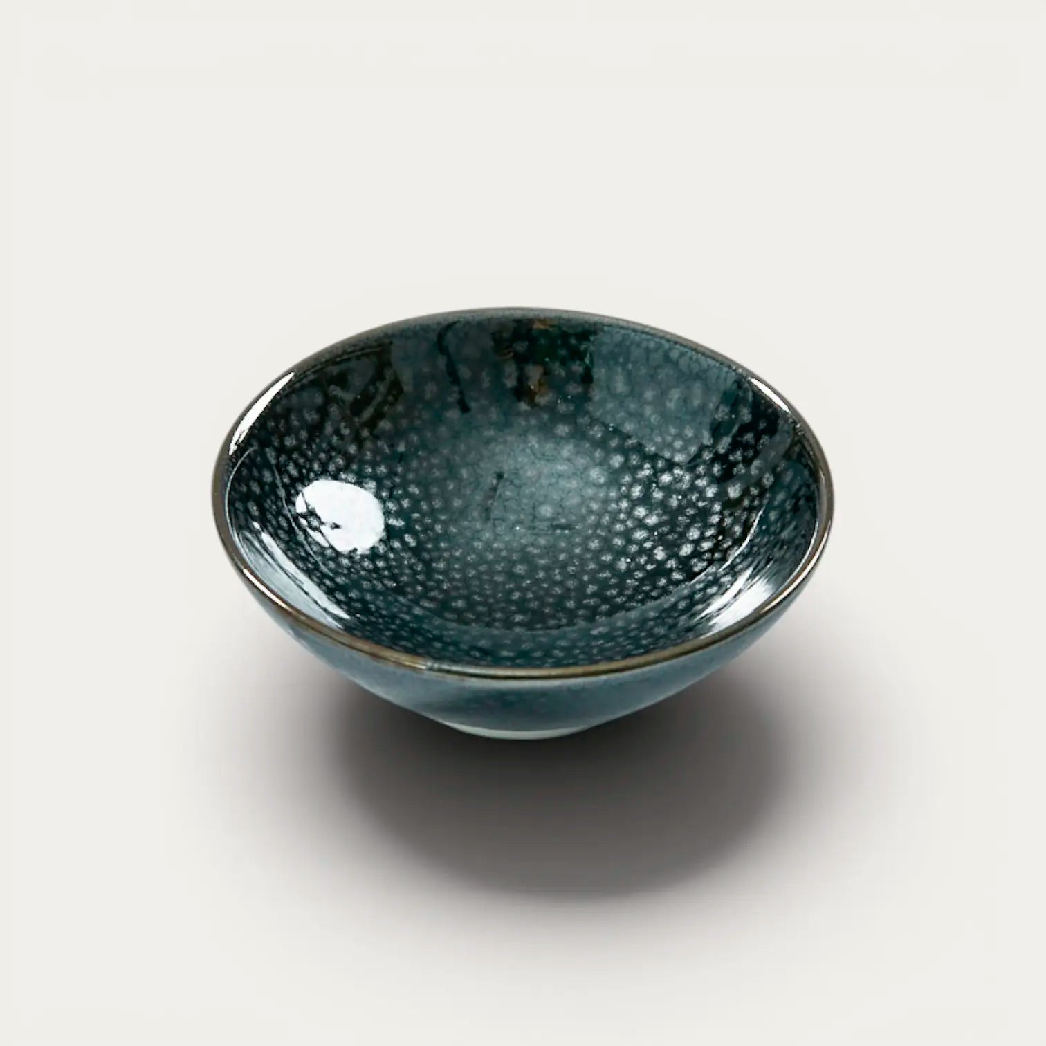 Rara copita de sake sakazuki plana Yuteki Tenmoku