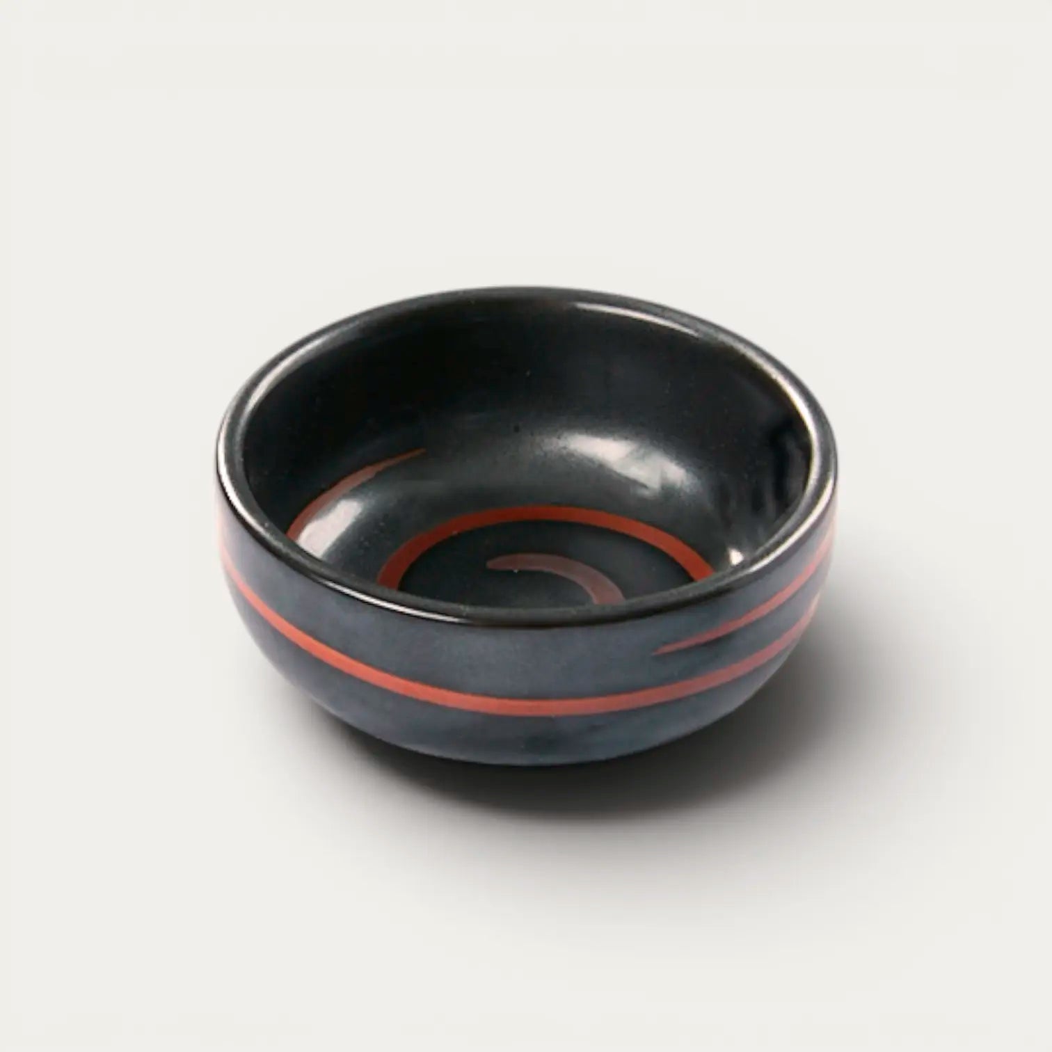 Matte zwarte schaaltje voor amuse-bouche of tsukemono