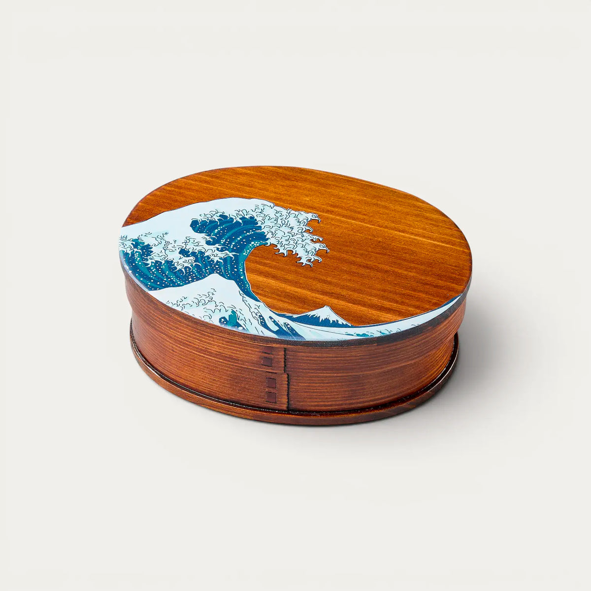 Bento box bois de cèdre laqué motif Hokusai, 700 ml, 180*135*68 mm